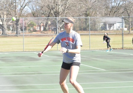 Vasilyev Continues Undefeated in Conference Play in Women’s Tennis