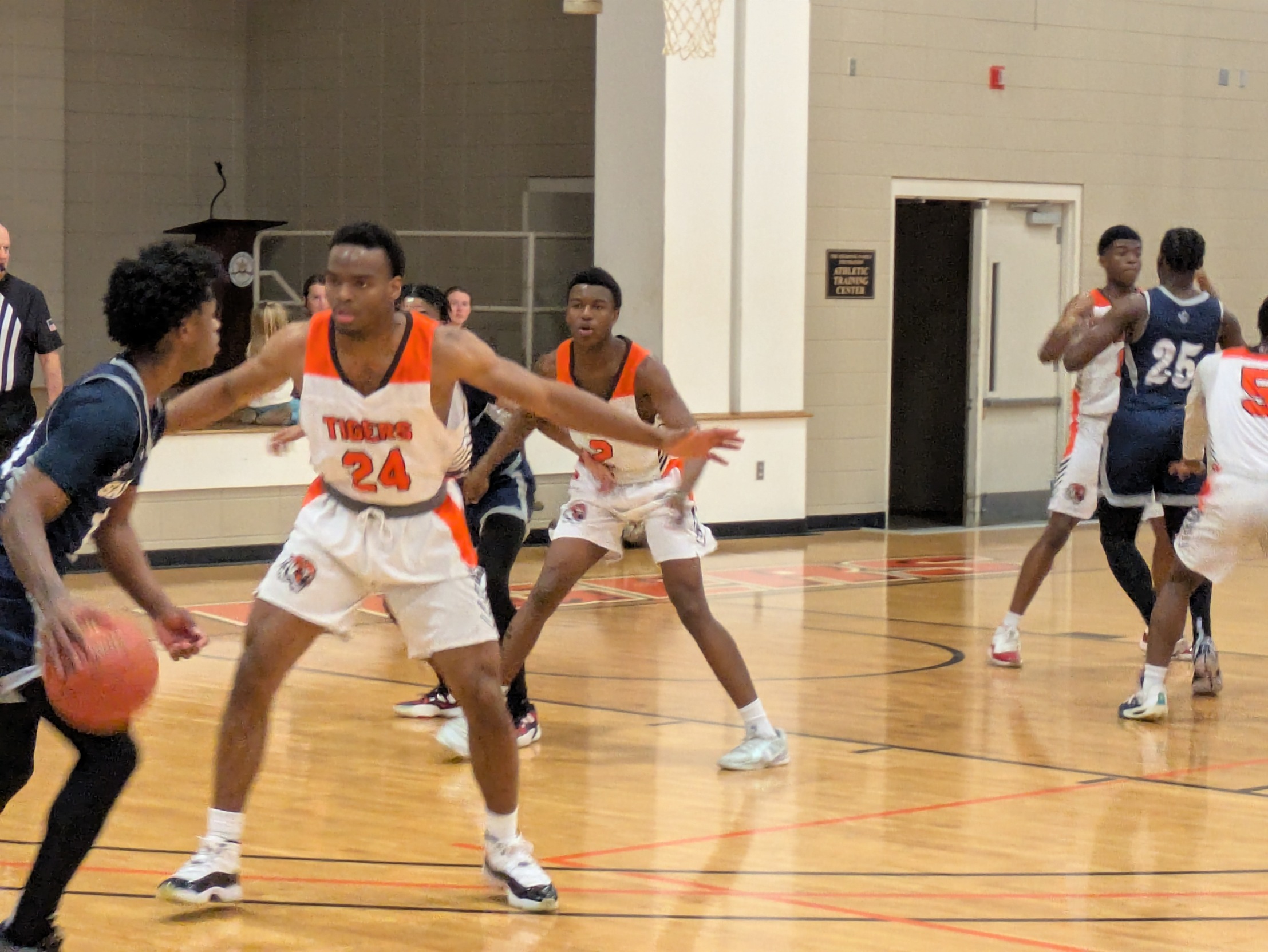 Tigers Defeat LBW at Home; Improve to 4-3 in ACCC